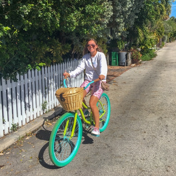 Meet your Posher, Sarah🌼 - Picture 3 of 13